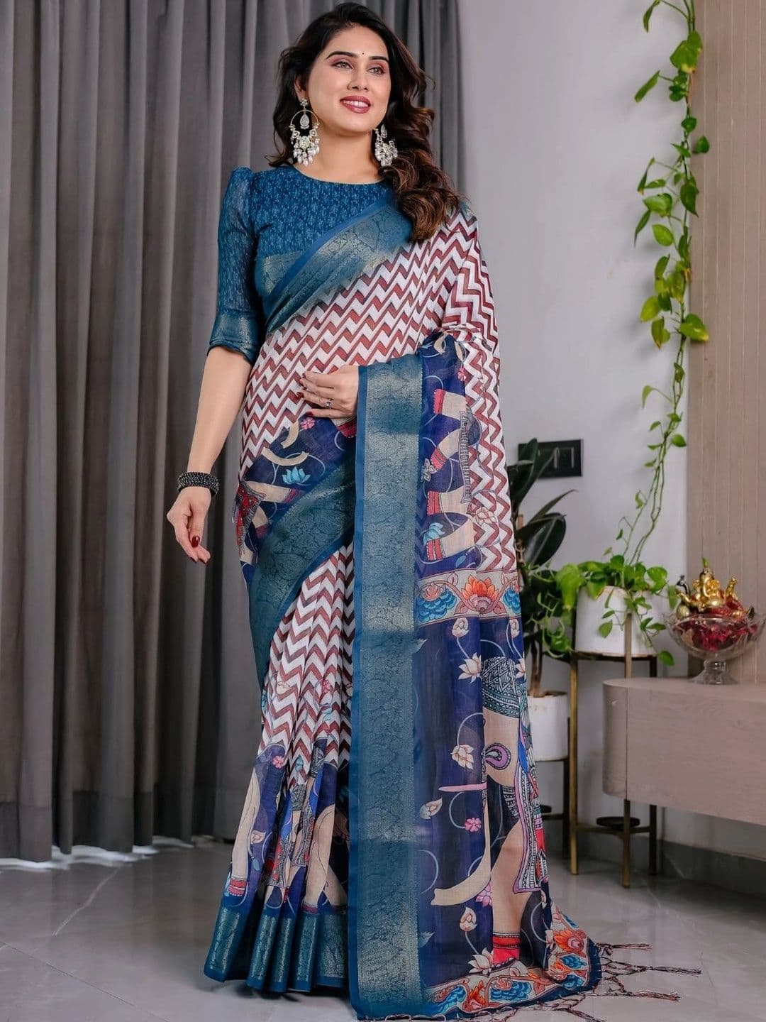 Mitera Women Floral Zari Silk Blend Designer Saree thumbnail 3