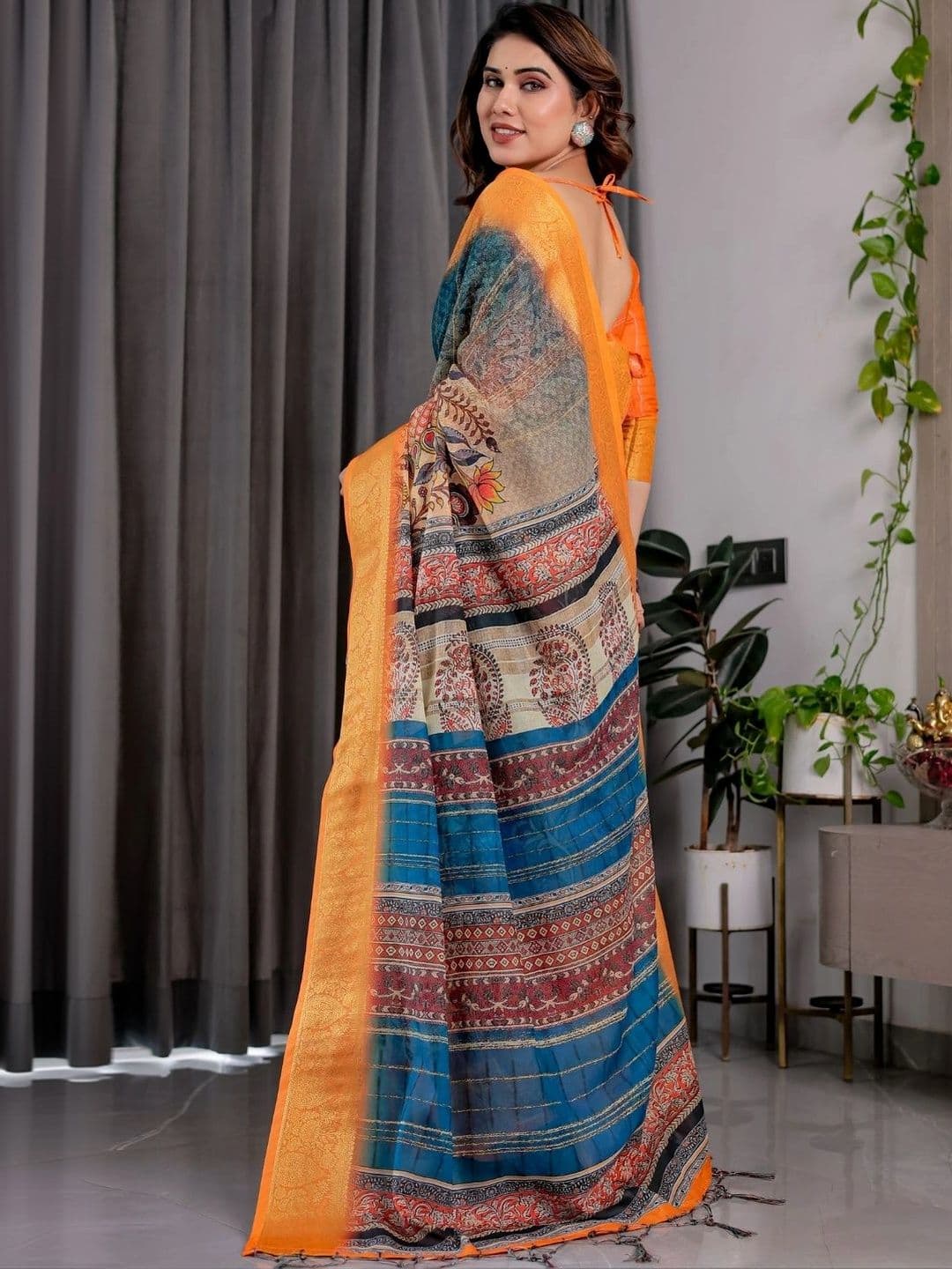 Mitera Women Floral Silk Blend Designer Saree thumbnail 7
