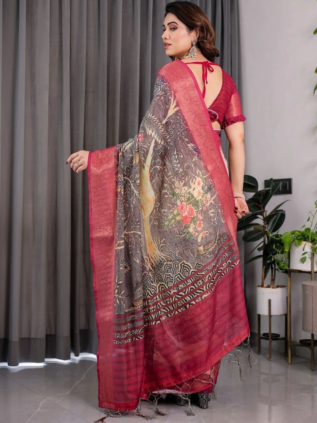 Mitera Floral Silk Blend Designer Saree thumbnail 7