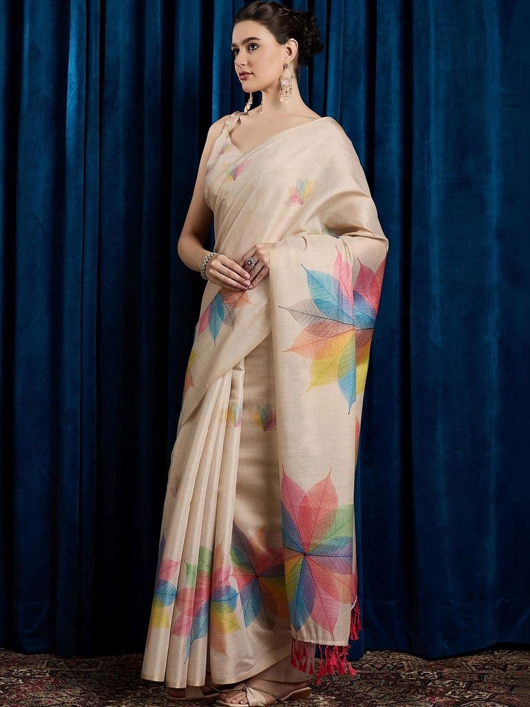 Sangria Floral Linen Blend Designer Saree thumbnail 3