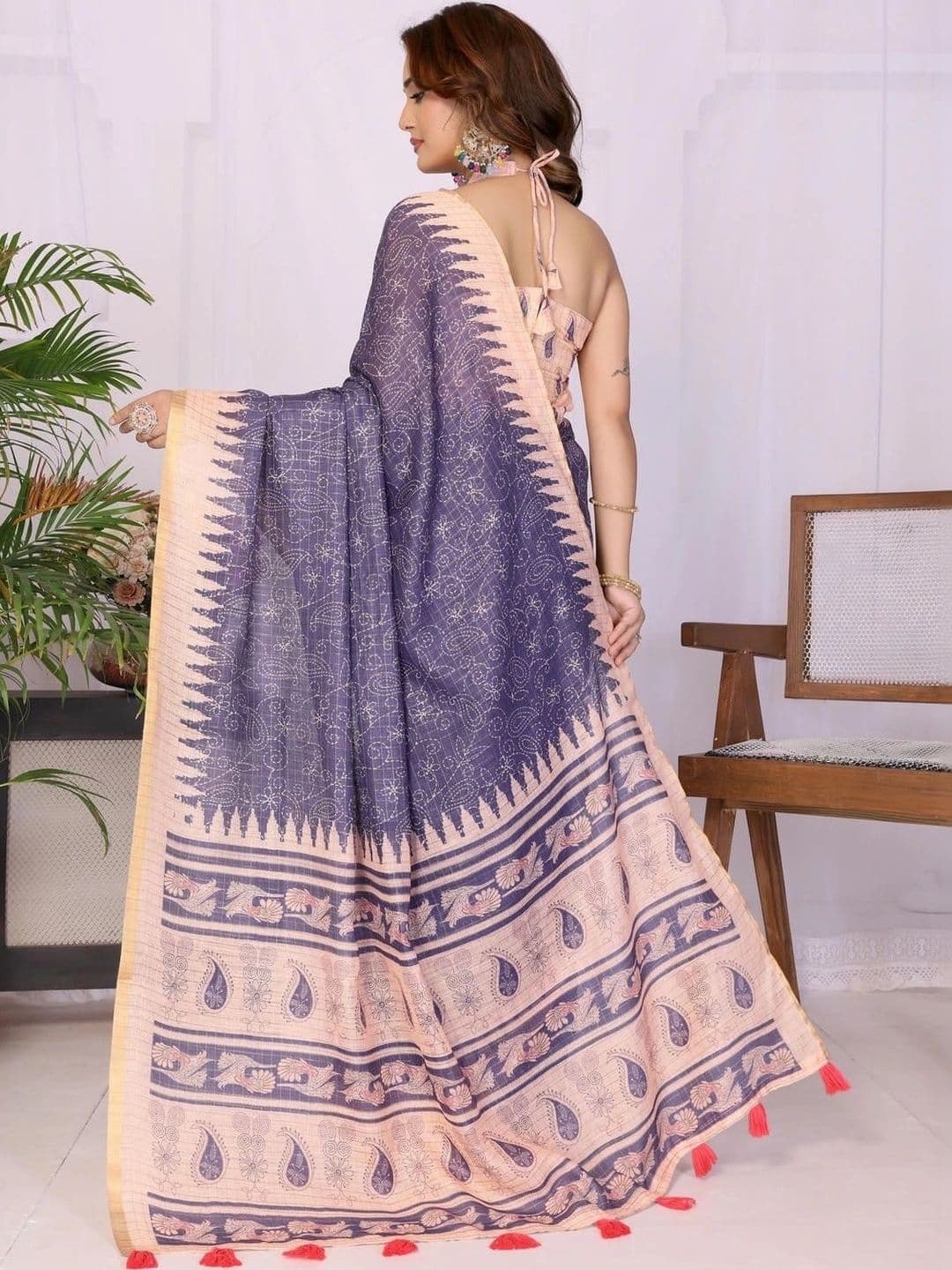 Pixie lane Floral Zari Linen Blend Saree thumbnail 7