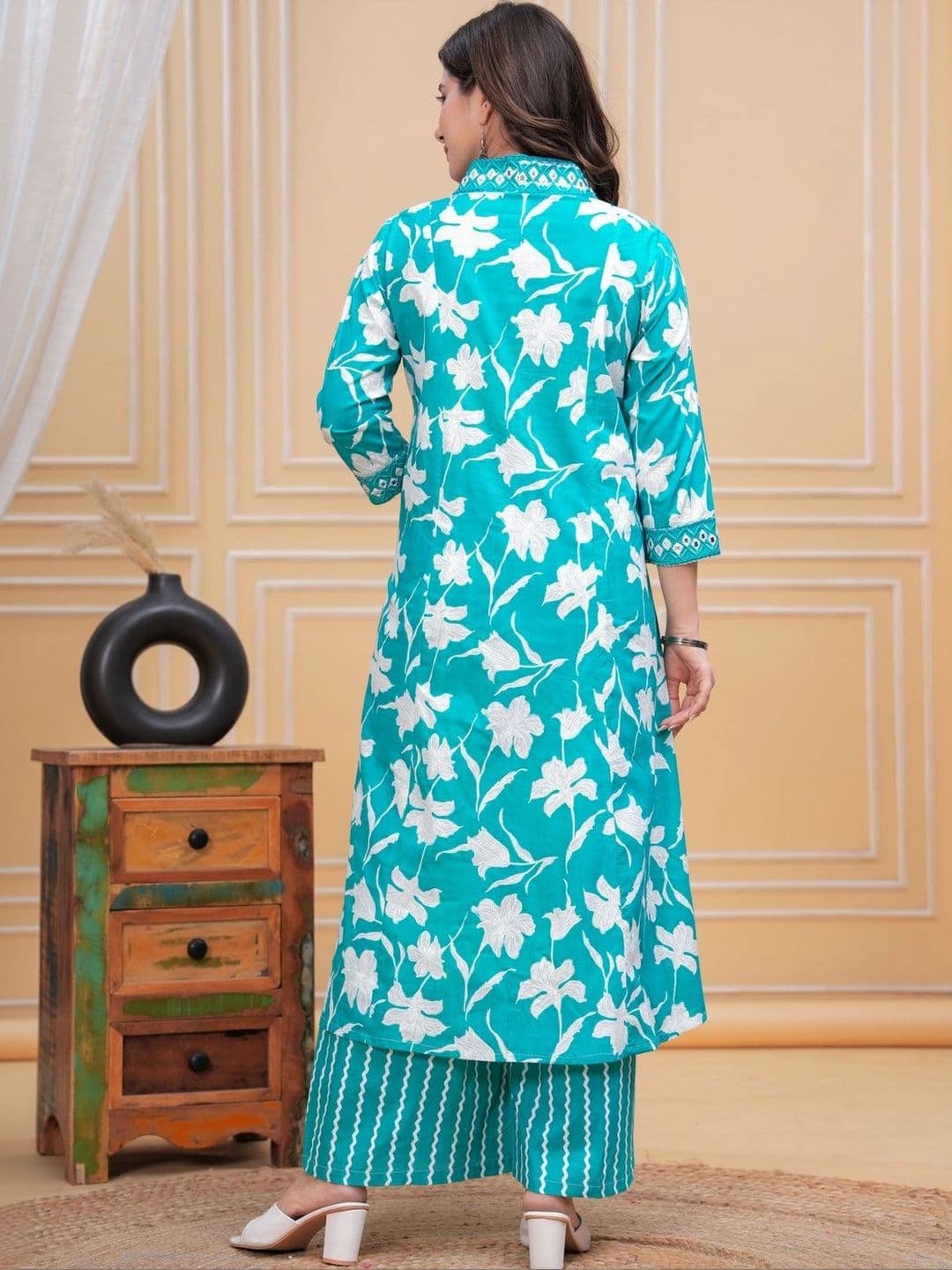 MEERA FAB Women Floral Printed Regular Pure Cotton Kurta with Palazzos & With Dupatta thumbnail 5