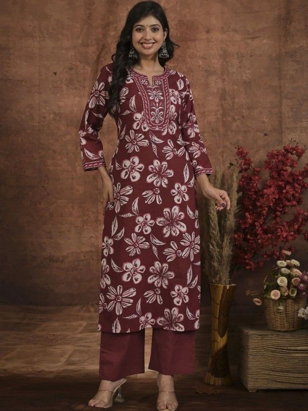 Yashee Women Floral Printed Regular Thread Work Pure Cotton Kurta with Palazzos & With Dupatta thumbnail 3