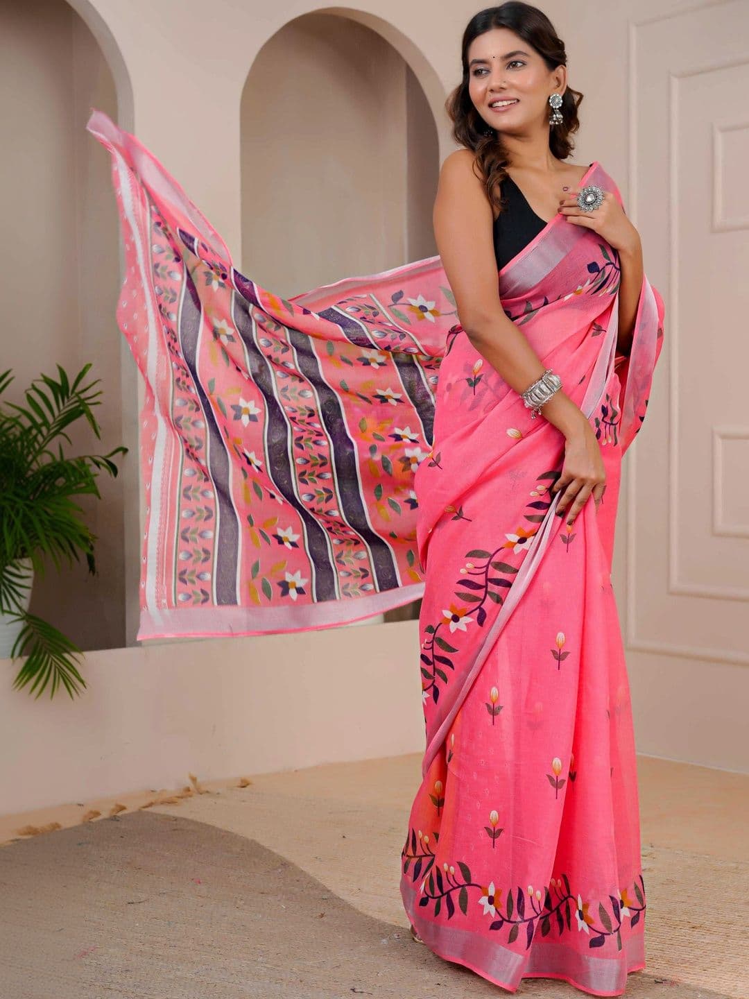 REENAA'S Women Cotton Blend Floral Printed Saree thumbnail 2
