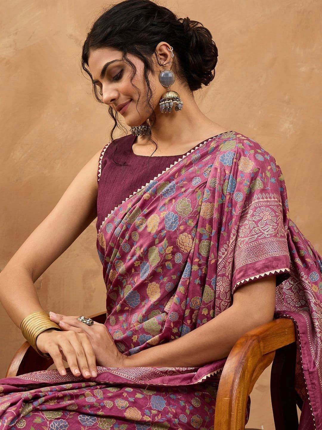 Sangria Woven Design Zari Silk Blend Designer Banarasi Saree thumbnail 2