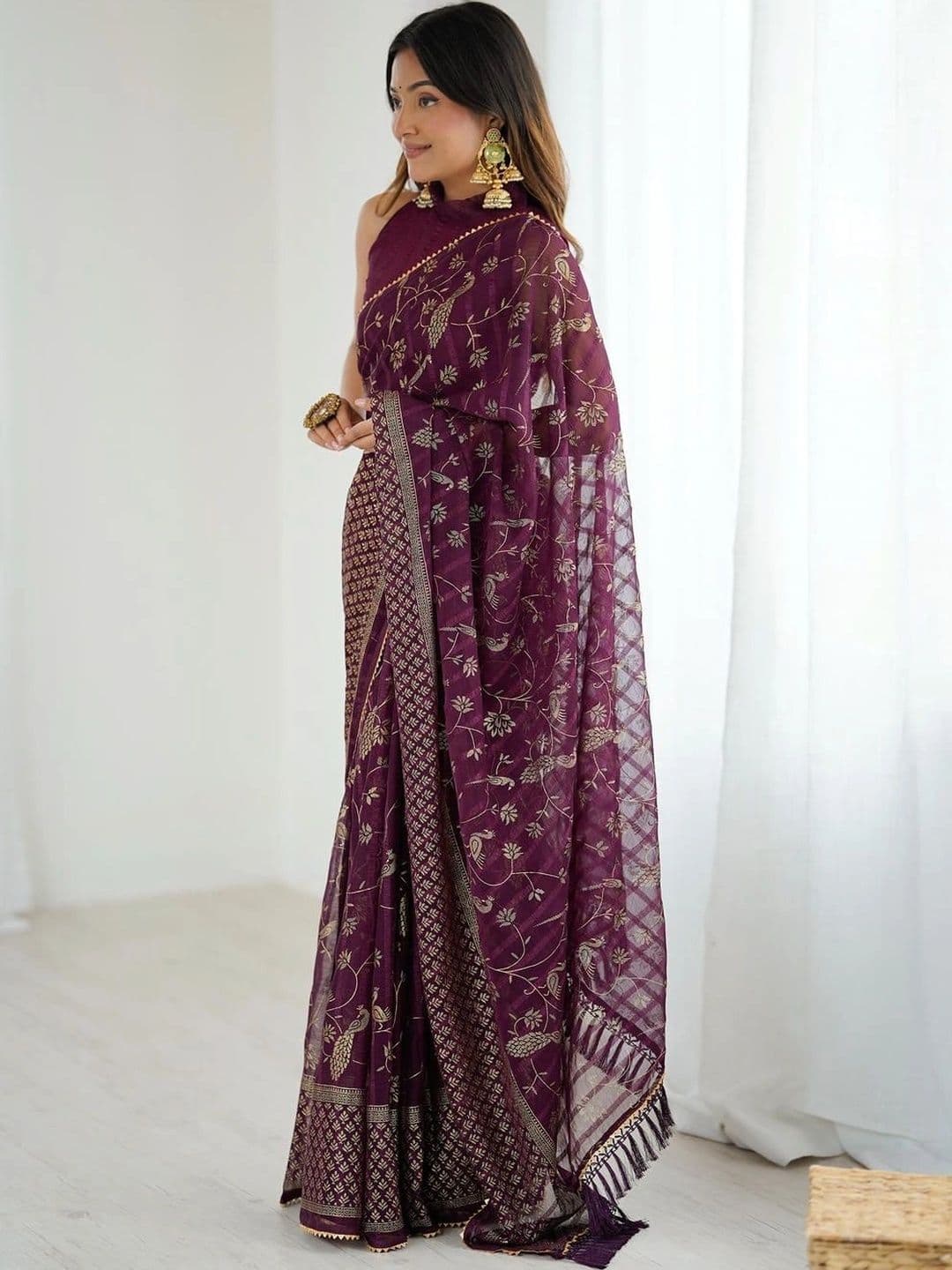 Pixie lane Floral Zari Pure Georgette Saree thumbnail 4