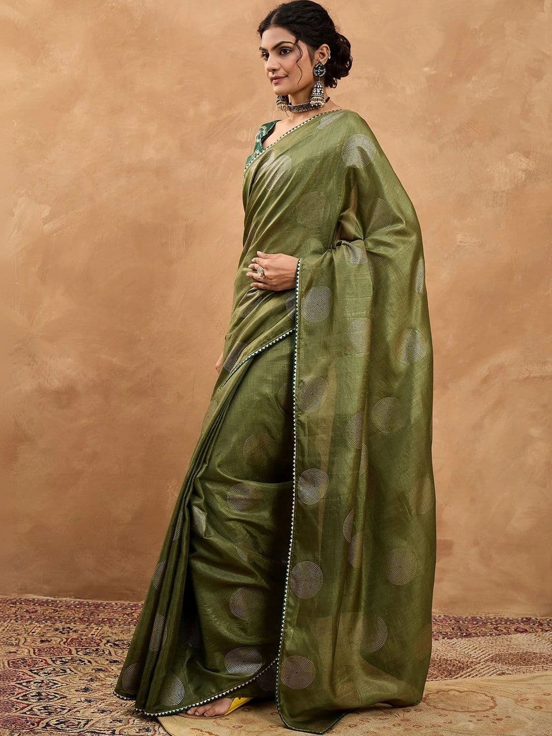 Sangria Woven Design Zari Silk Blend Designer Banarasi Saree thumbnail 2