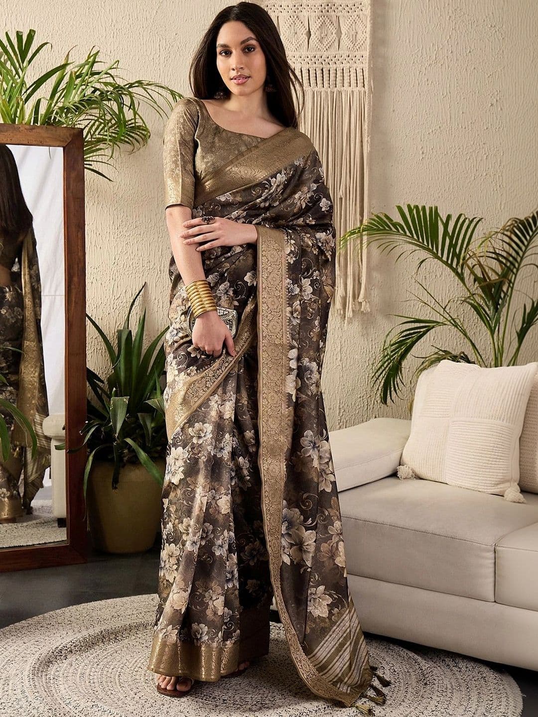 Sangria Floral Zari Silk Blend Designer Sungudi Saree - view 1