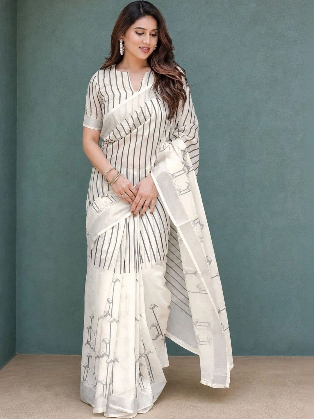 Peachmode Striped Linen Blend Saree thumbnail 2