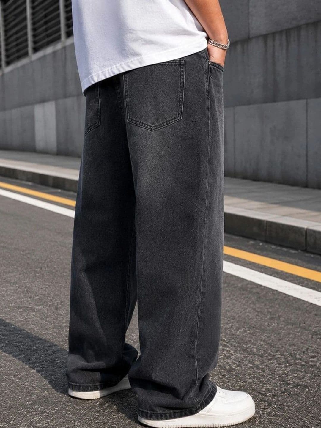 SYNZO Men Comfort Relaxed Fit Mid-Rise Jeans thumbnail 3