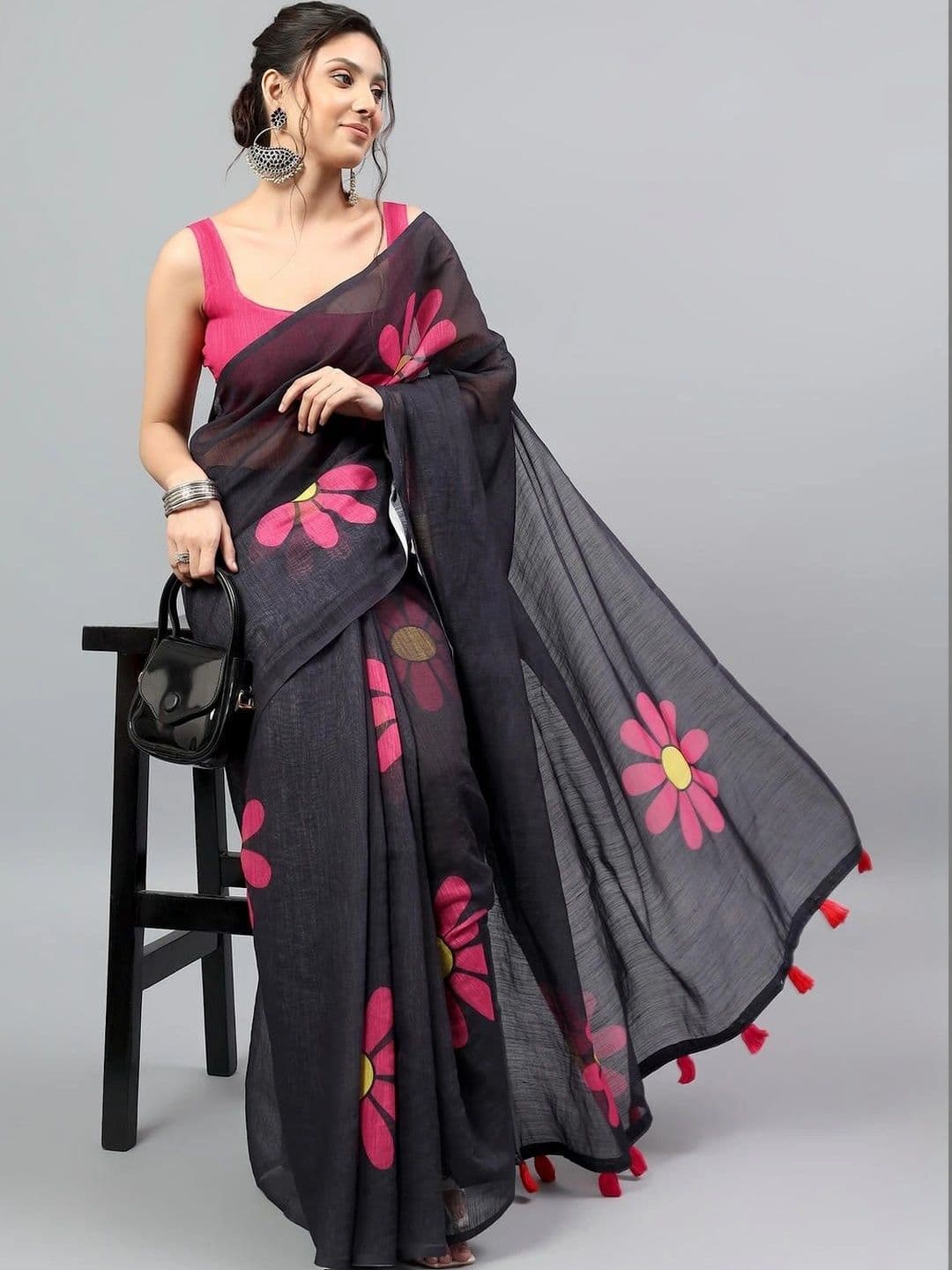 Pixie lane Floral Linen Blend Saree thumbnail 6