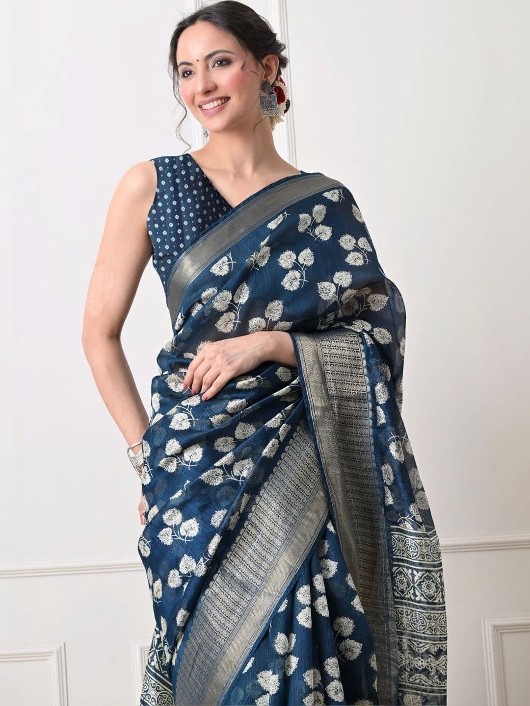 KALINI Women Floral Printed Art Silk Saree thumbnail 5