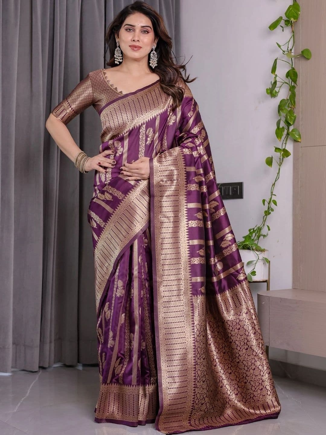 Mitera Woven Design Zari Silk Blend Designer Saree thumbnail 5