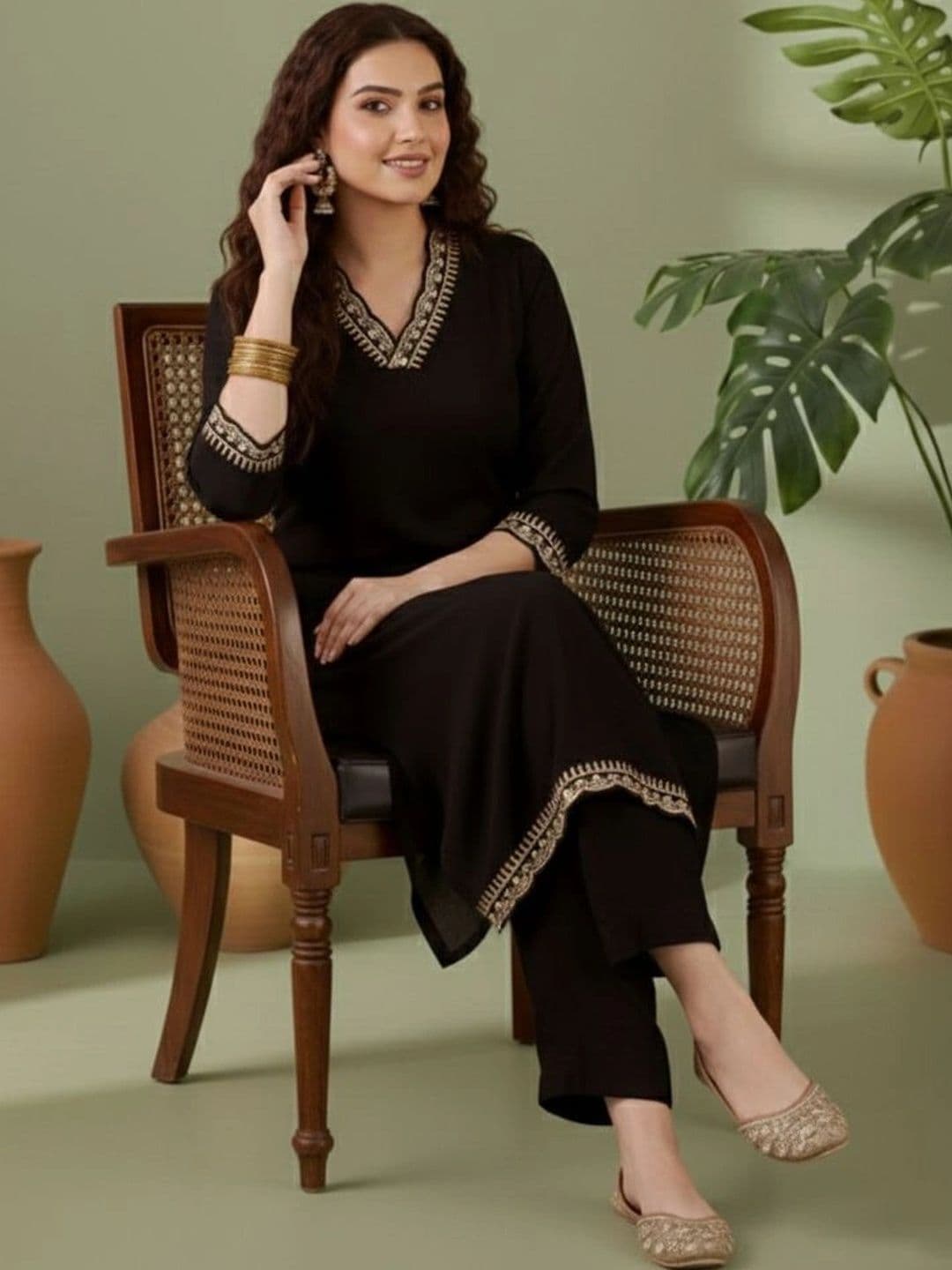 KALAMIR Women Ethnic Motifs Embroidered Regular Thread Work Kurta with Trousers thumbnail 6
