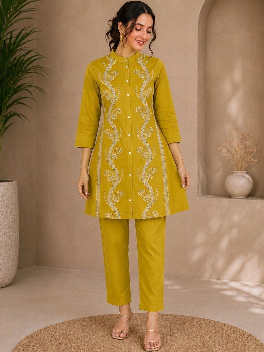 UDBHAV EXPORT Women Ethnic Motifs Embroidered Regular Thread Work Kurta with Trousers thumbnail 2