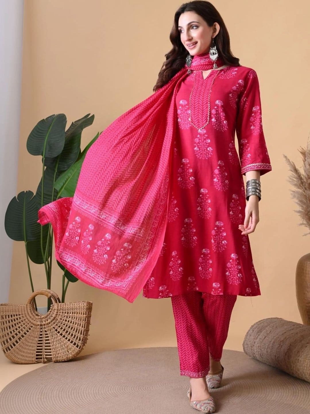 Anouk Women Floral Printed Regular Pure Cotton Kurta with Trousers & With Dupatta thumbnail 2