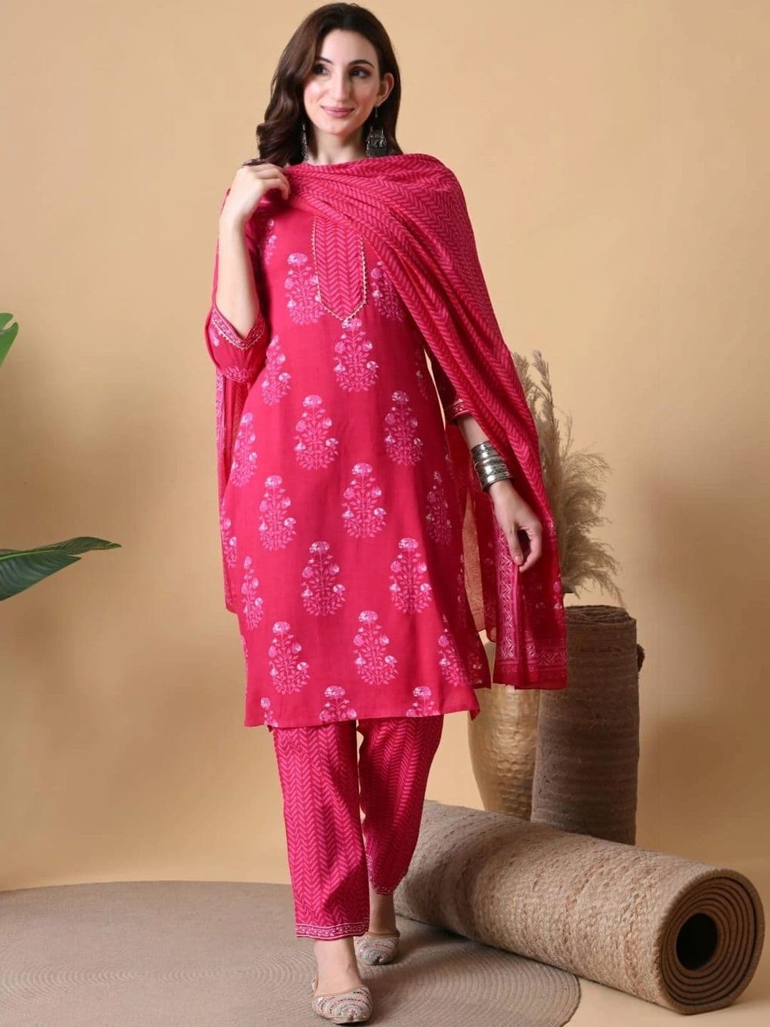 Anouk Women Floral Printed Regular Pure Cotton Kurta with Trousers & With Dupatta thumbnail 3
