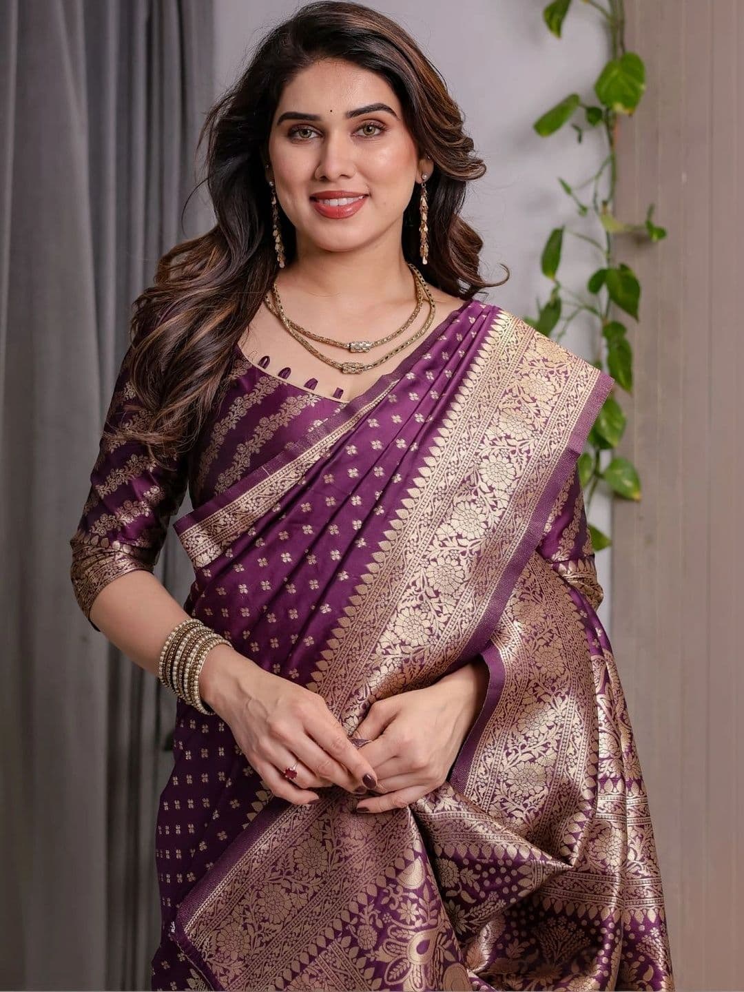 Mitera Woven Design Zari Silk Blend Designer Saree thumbnail 5