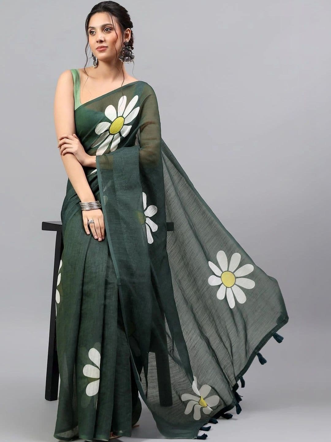 Pixie lane Floral Zari Linen Blend Saree thumbnail 6