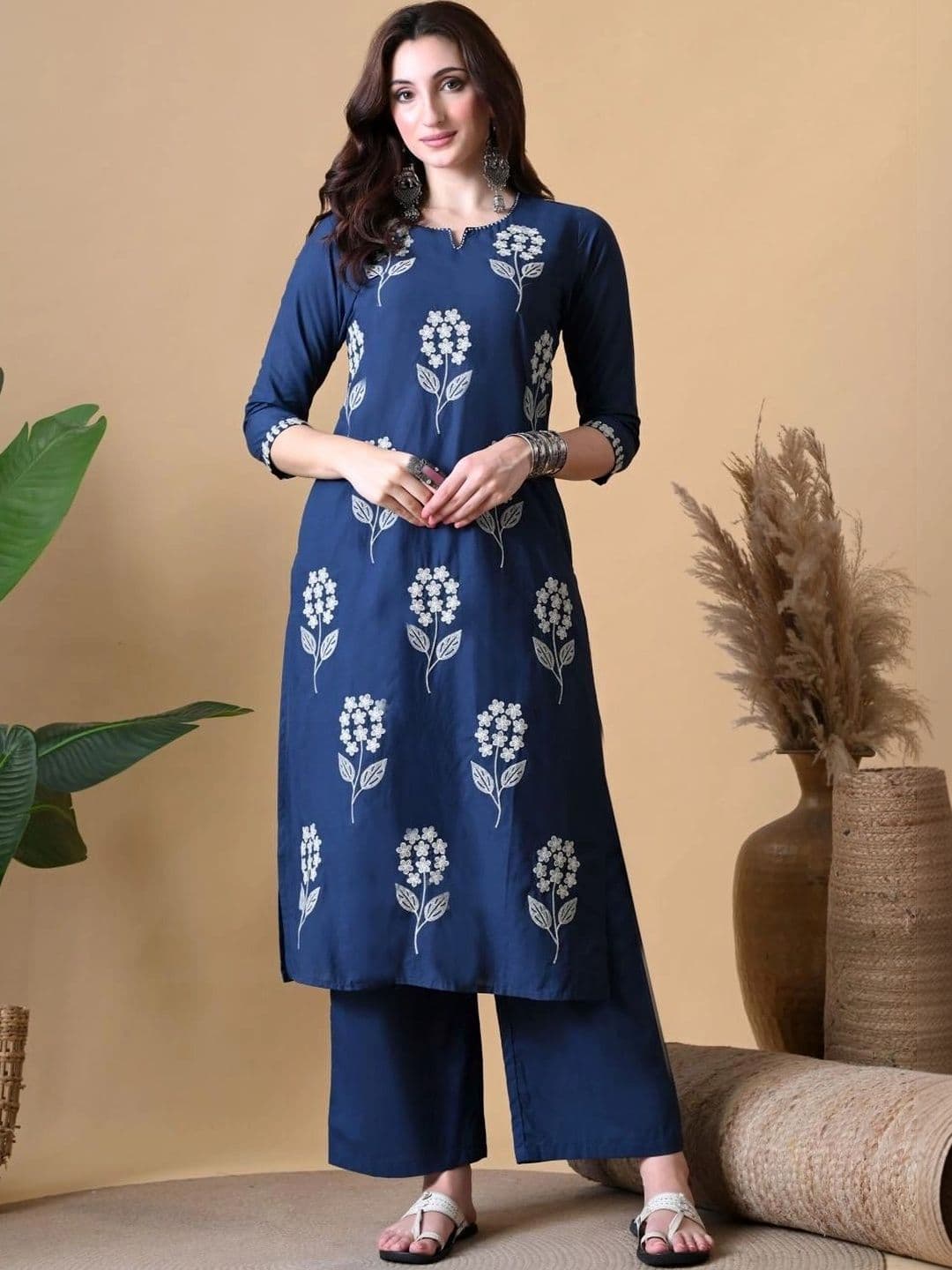 Anouk Women Floral Embroidered Regular Thread Work Kurta with Palazzos & With Dupatta thumbnail 4
