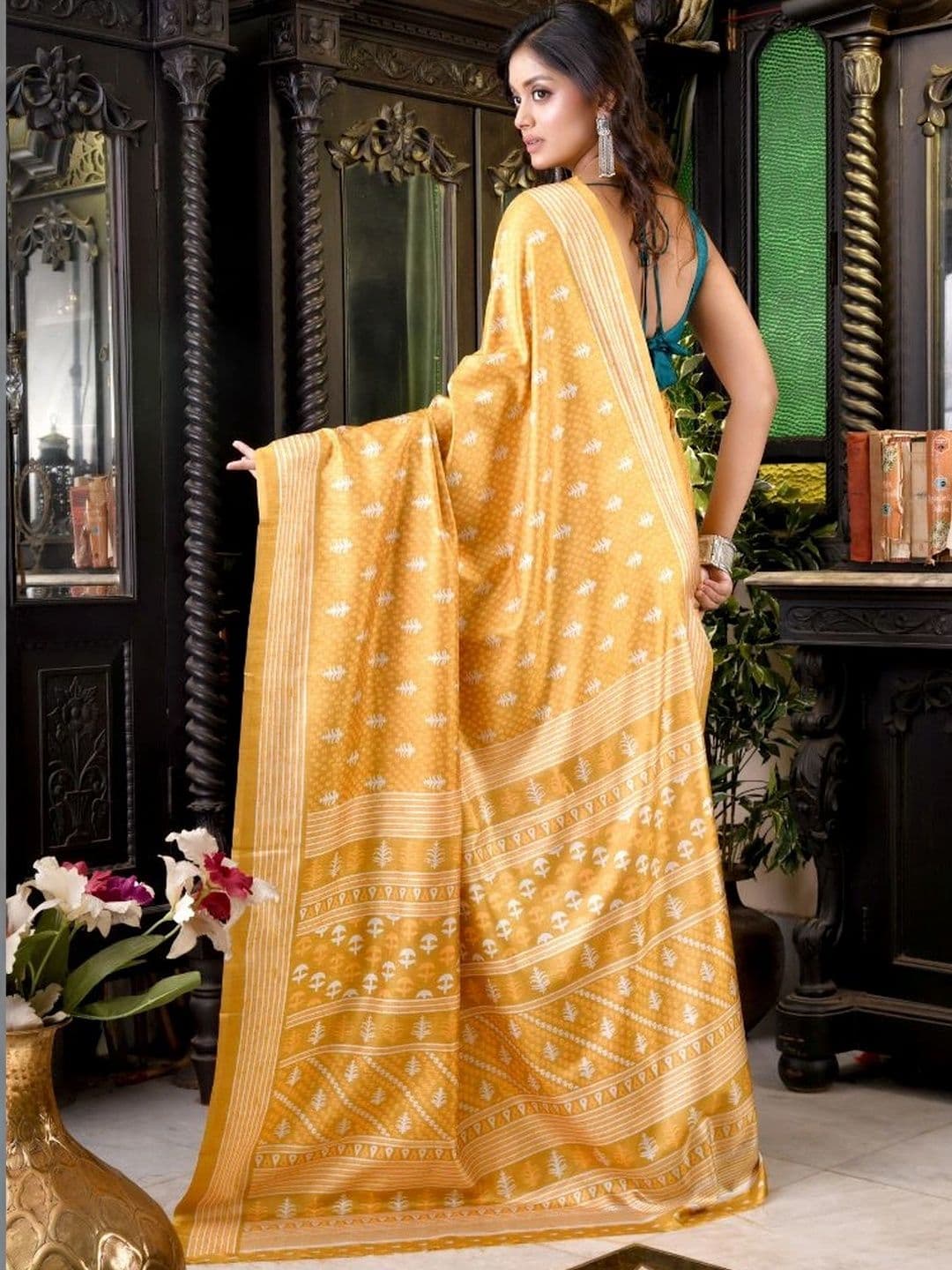 ARQIVO  Women Woven Design Silk Blend Handloom Saree thumbnail 3