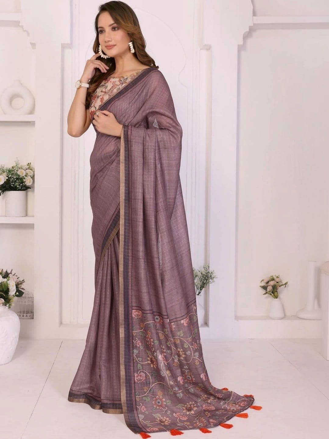 Pixie lane Floral Zari Linen Blend Saree thumbnail 7
