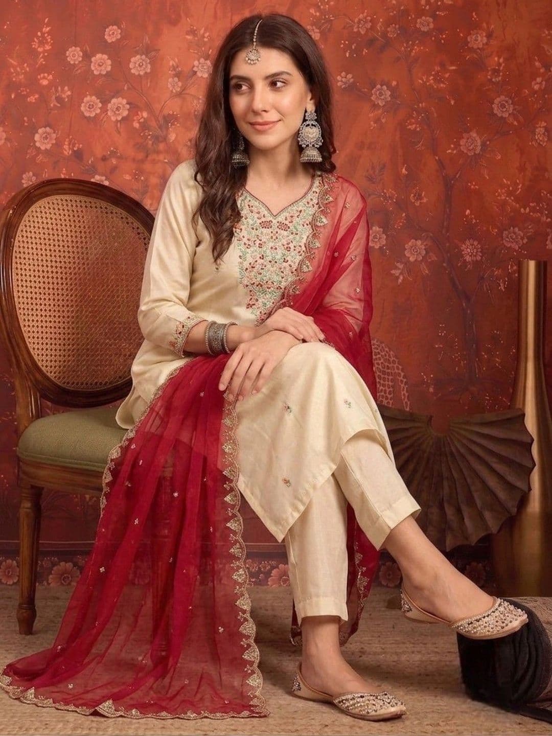 Sangria Women Ethnic Motifs Embroidered Regular Thread Work Kurta with Trousers & With Dupatta thumbnail 2
