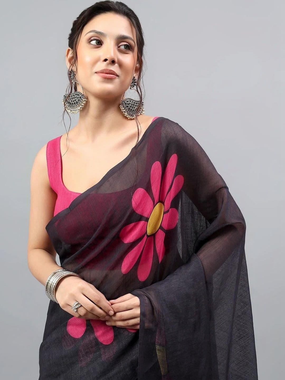 Pixie lane Floral Linen Blend Saree thumbnail 4