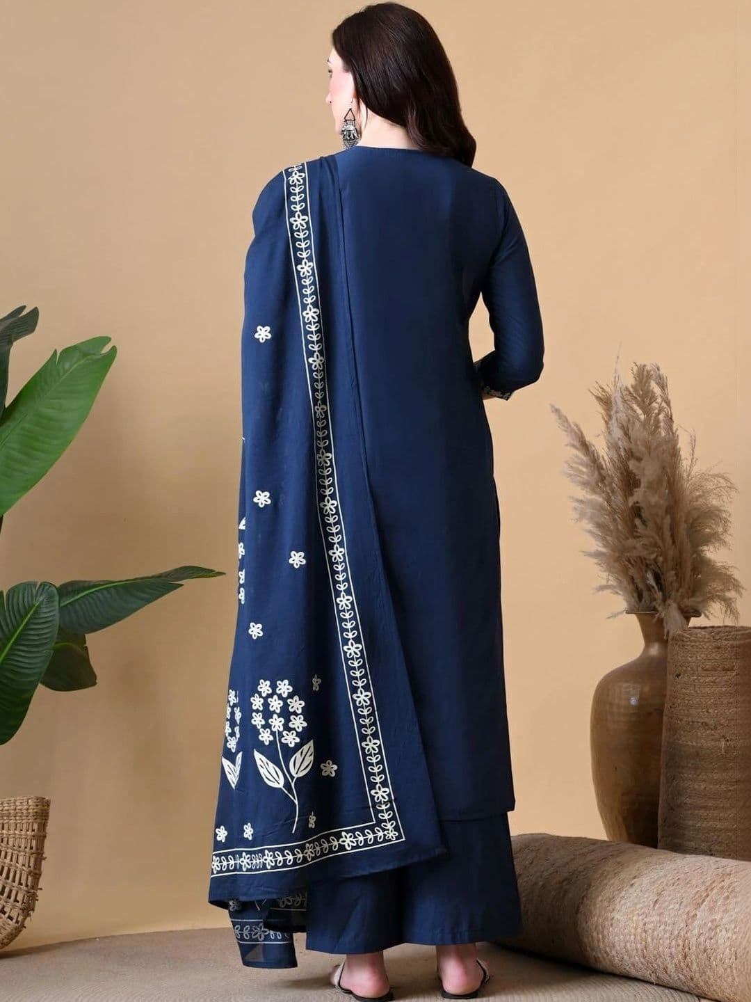 Anouk Women Floral Embroidered Regular Thread Work Kurta with Palazzos & With Dupatta thumbnail 7