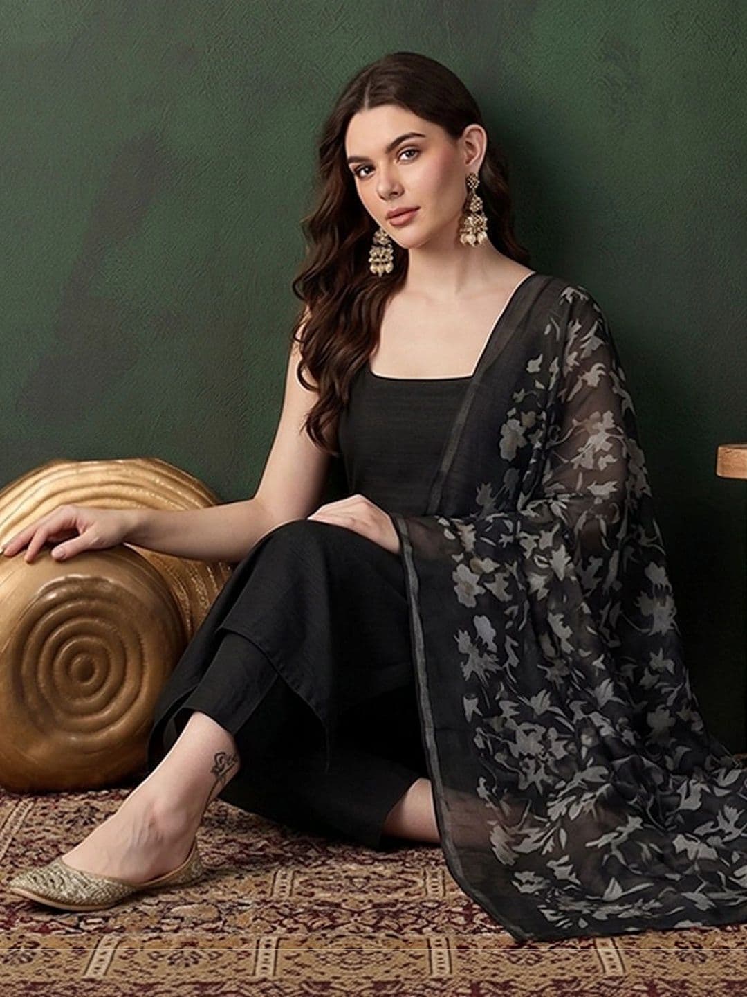 Sangria Women Floral Regular Kurta with Trousers & With Dupatta thumbnail 4
