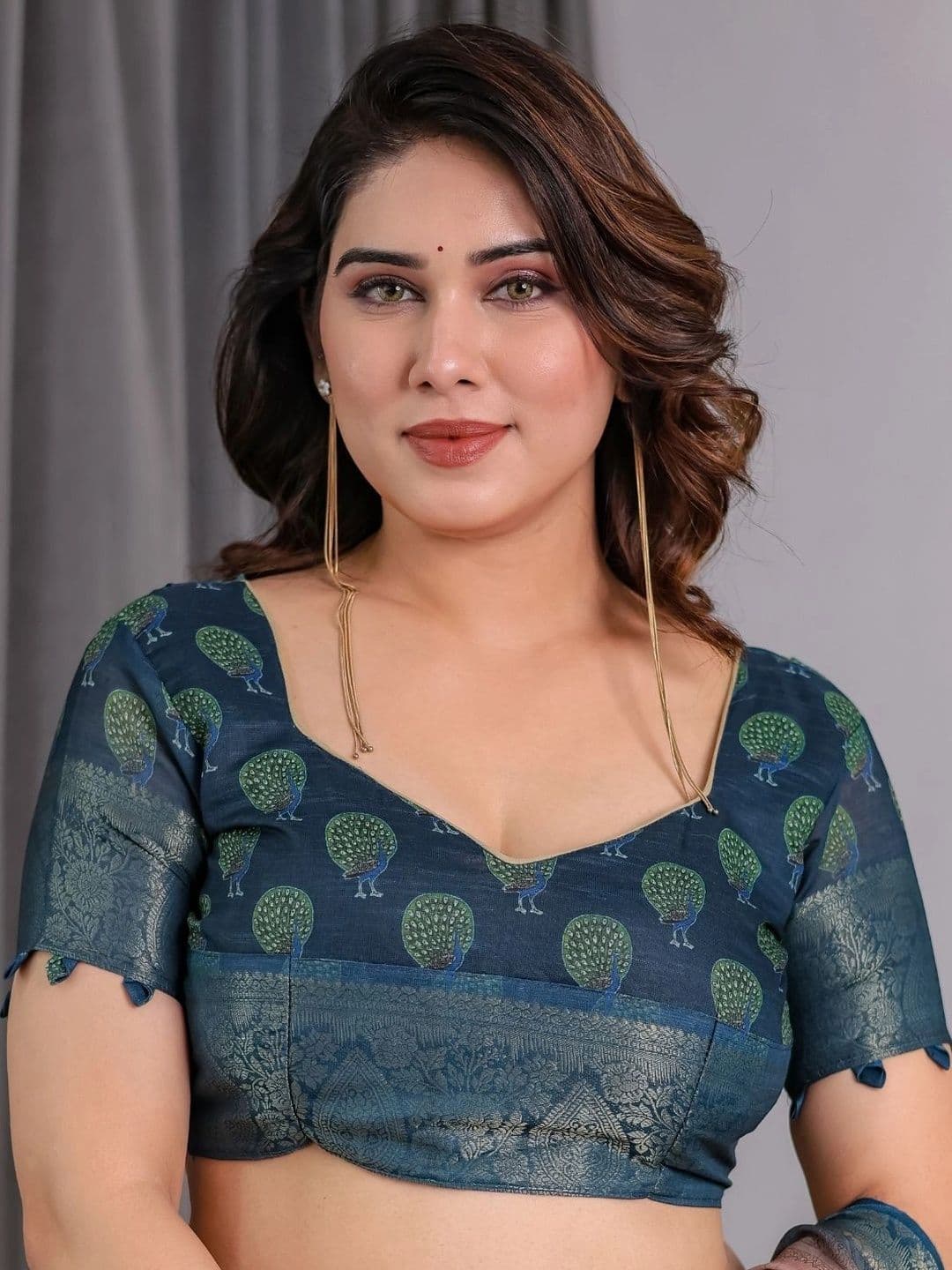 Mitera Women Silk Blend Fusion Saree thumbnail 2