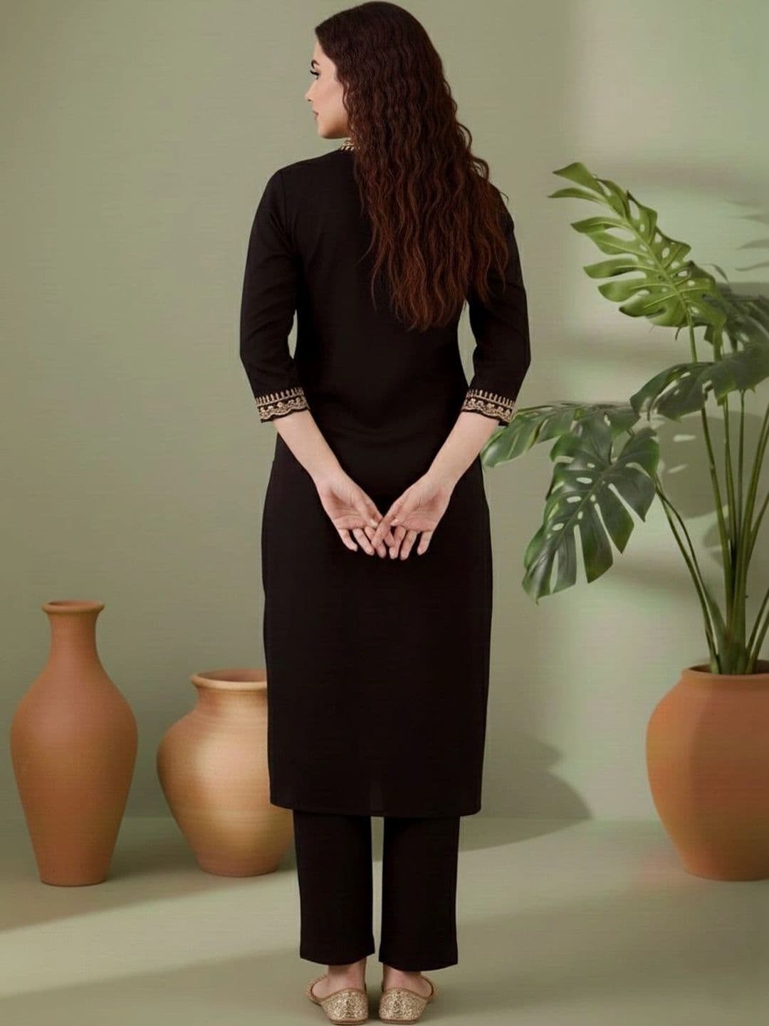 KALAMIR Women Ethnic Motifs Embroidered Regular Thread Work Kurta with Trousers thumbnail 4