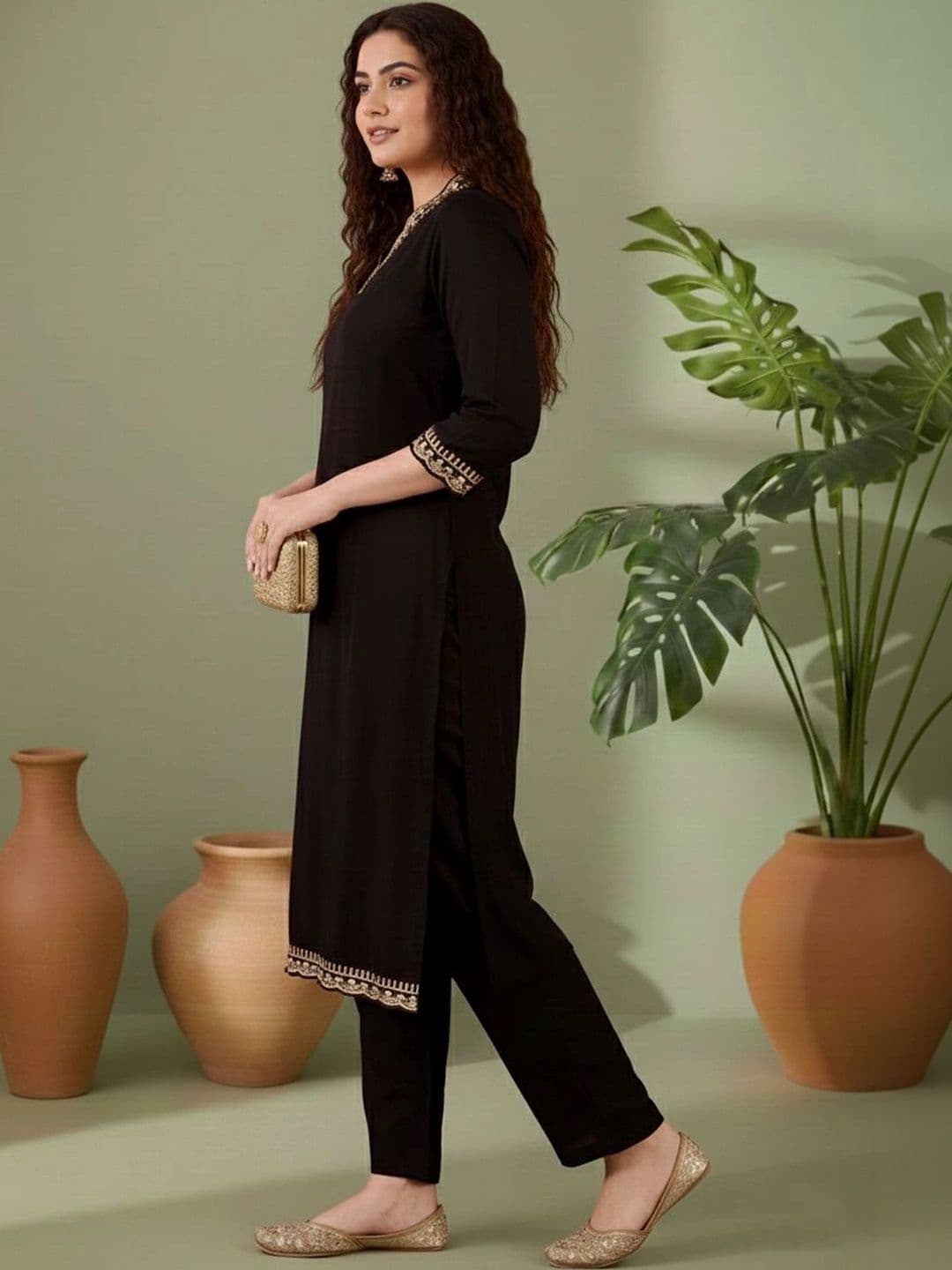 KALAMIR Women Ethnic Motifs Embroidered Regular Thread Work Kurta with Trousers thumbnail 3