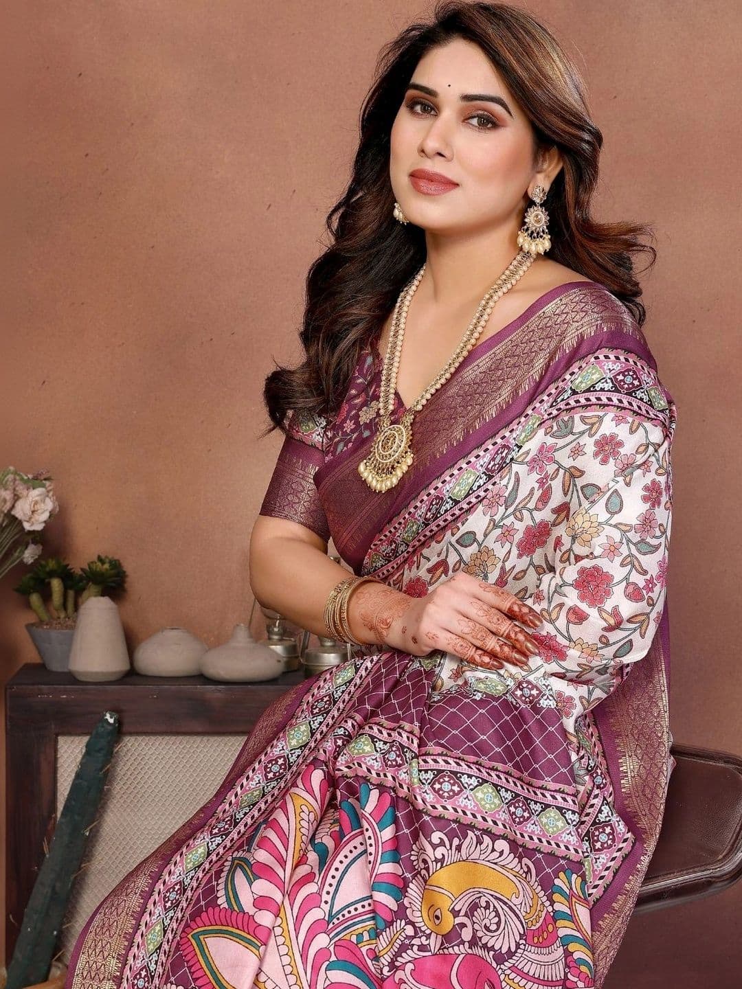 Mitera Floral Zari Designer Saree thumbnail 5