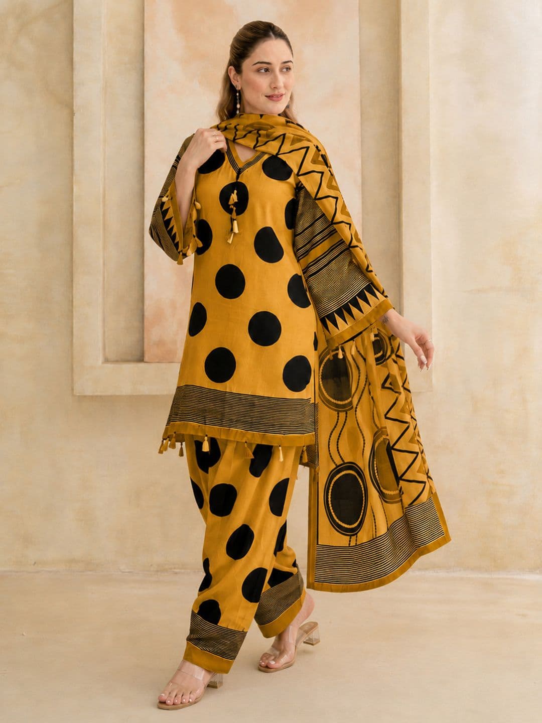 Sangria Women Printed Regular Kurta with Patiala & With Dupatta thumbnail 4