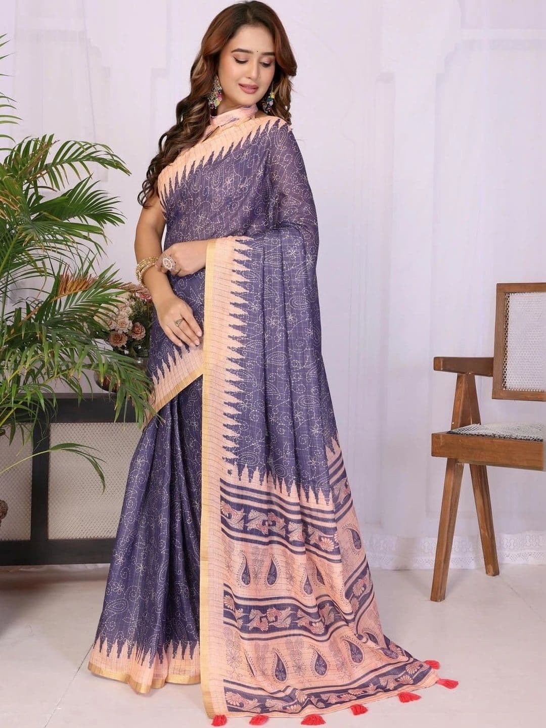 Pixie lane Floral Zari Linen Blend Saree thumbnail 3