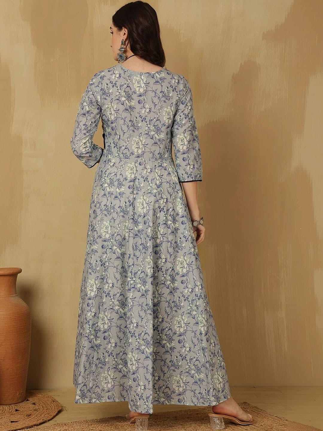 Sangria Women Floral Printed Floral Anarkali Kurta thumbnail 4