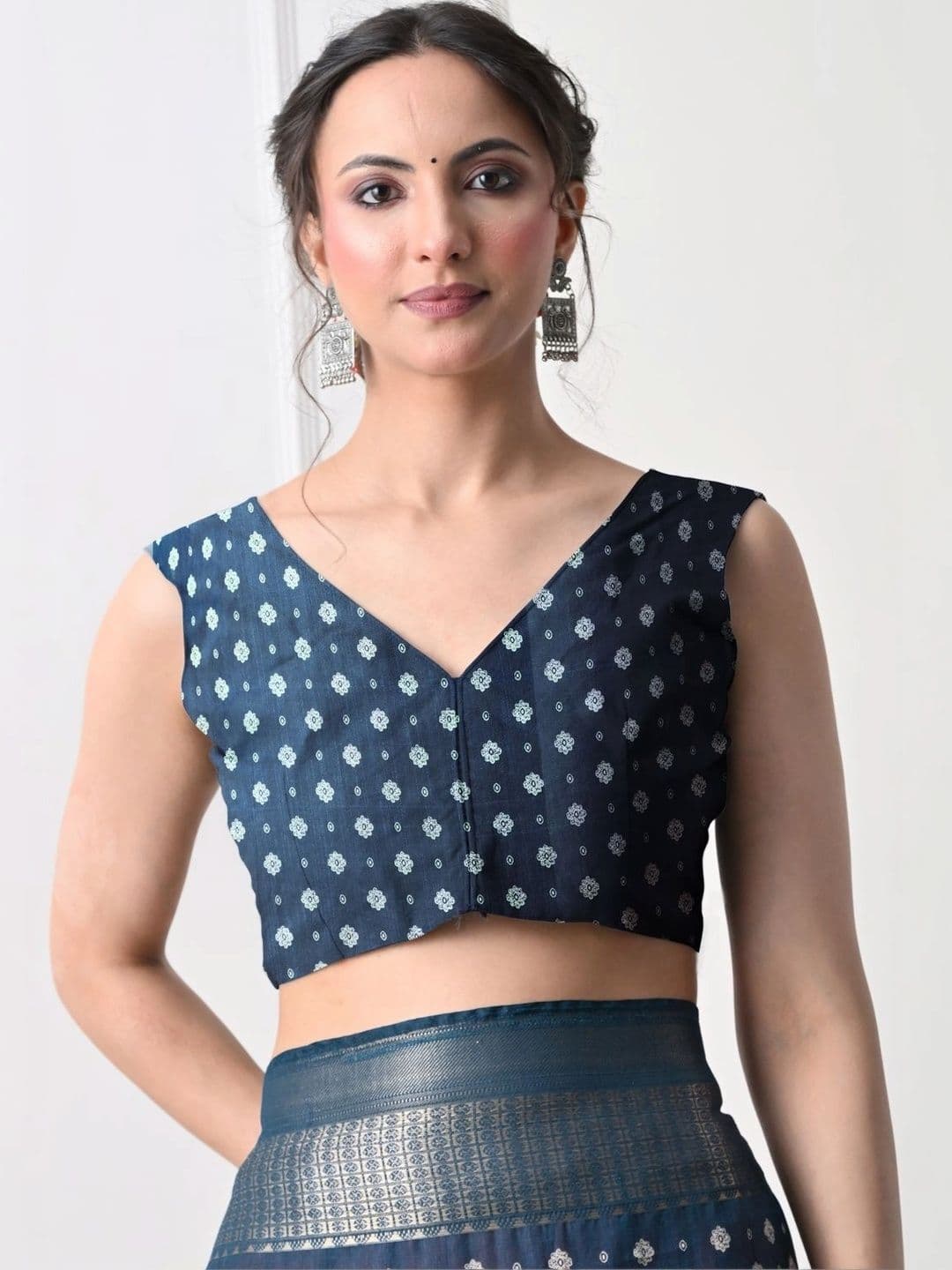 KALINI Women Floral Printed Art Silk Saree thumbnail 7