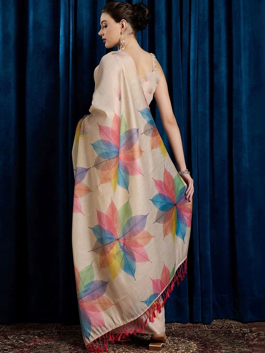 Sangria Floral Linen Blend Designer Saree thumbnail 4