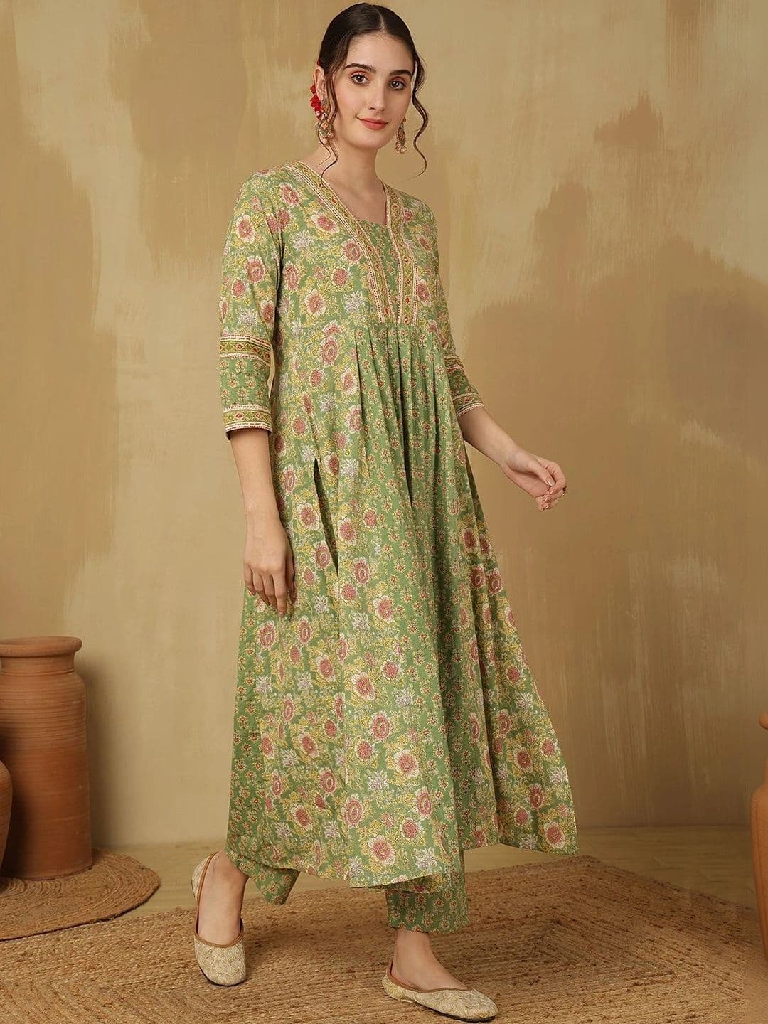 Sangria Women Floral Printed Empire Pure Cotton Kurta with Trousers & With Dupatta thumbnail 3