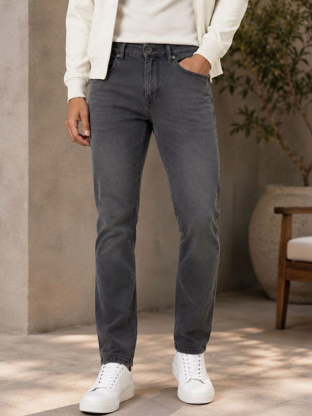Chennis Men Tapered Fit Mid-Rise Light Fade Stretchable Jeans - view 1