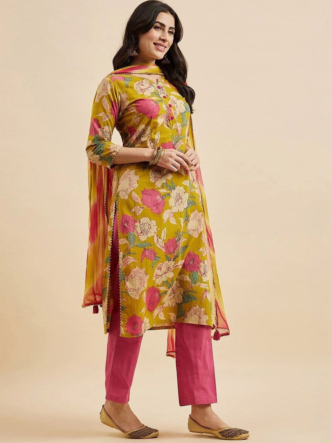Cute fellow Women Floral Printed Regular Kurta with Trousers & With Dupatta thumbnail 3