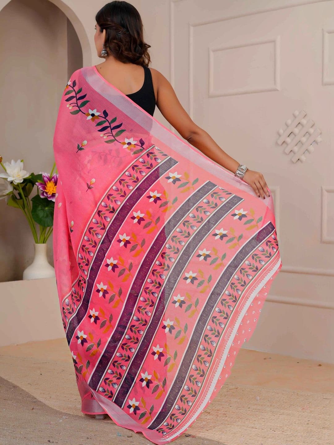 REENAA'S Women Cotton Blend Floral Printed Saree thumbnail 3