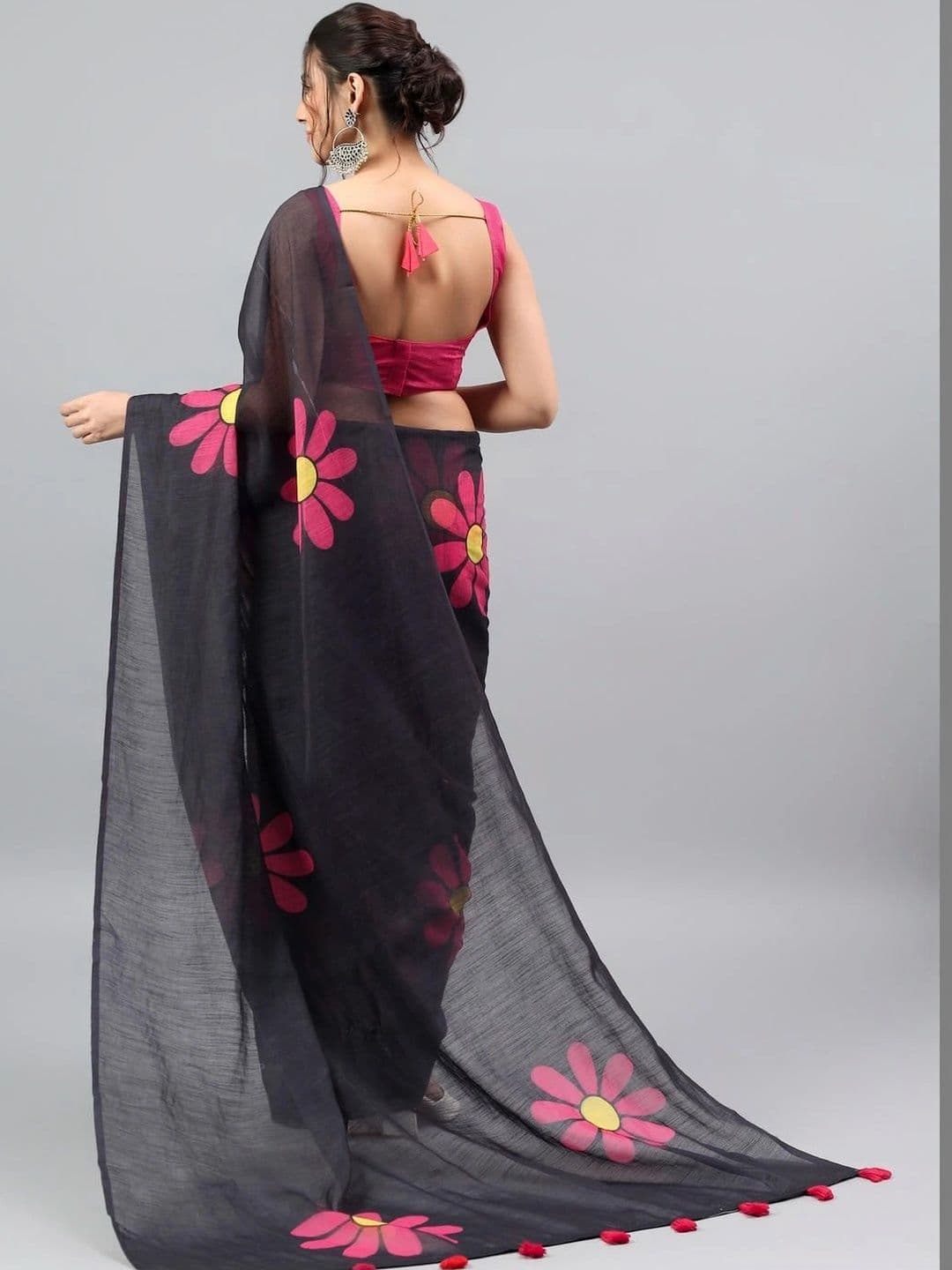 Pixie lane Floral Linen Blend Saree thumbnail 3