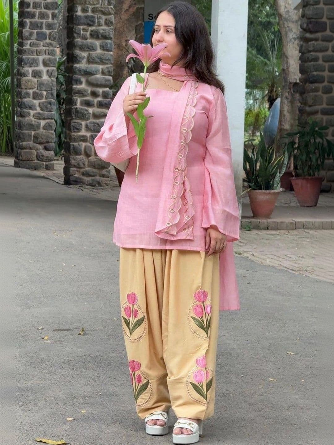 SMITSAREE Women Floral Regular Kurta with Patiala & Dupatta thumbnail 2