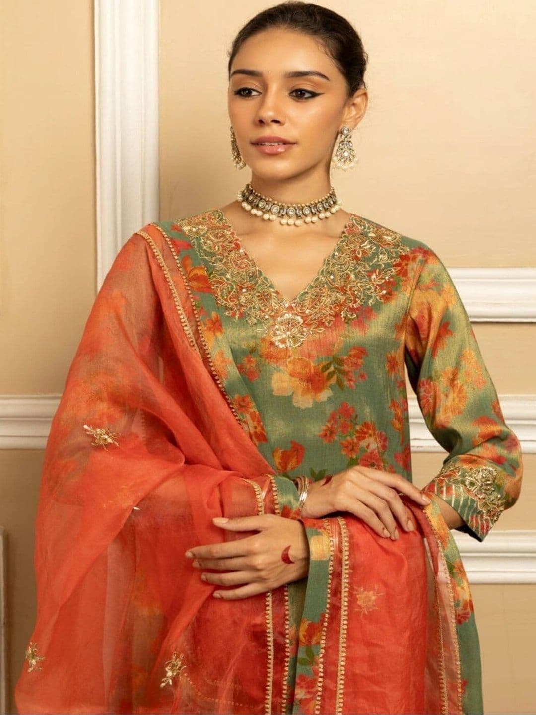 Sangria Women Floral Printed Regular Thread Work Kurta with Trousers & With Dupatta thumbnail 3