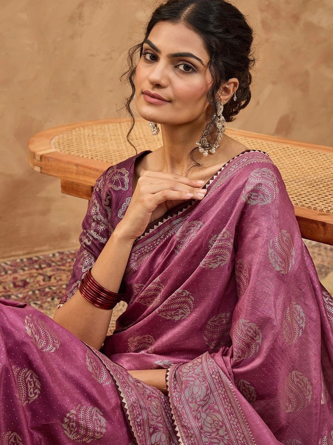Sangria Embellished Zari Silk Blend Designer Banarasi Saree thumbnail 3