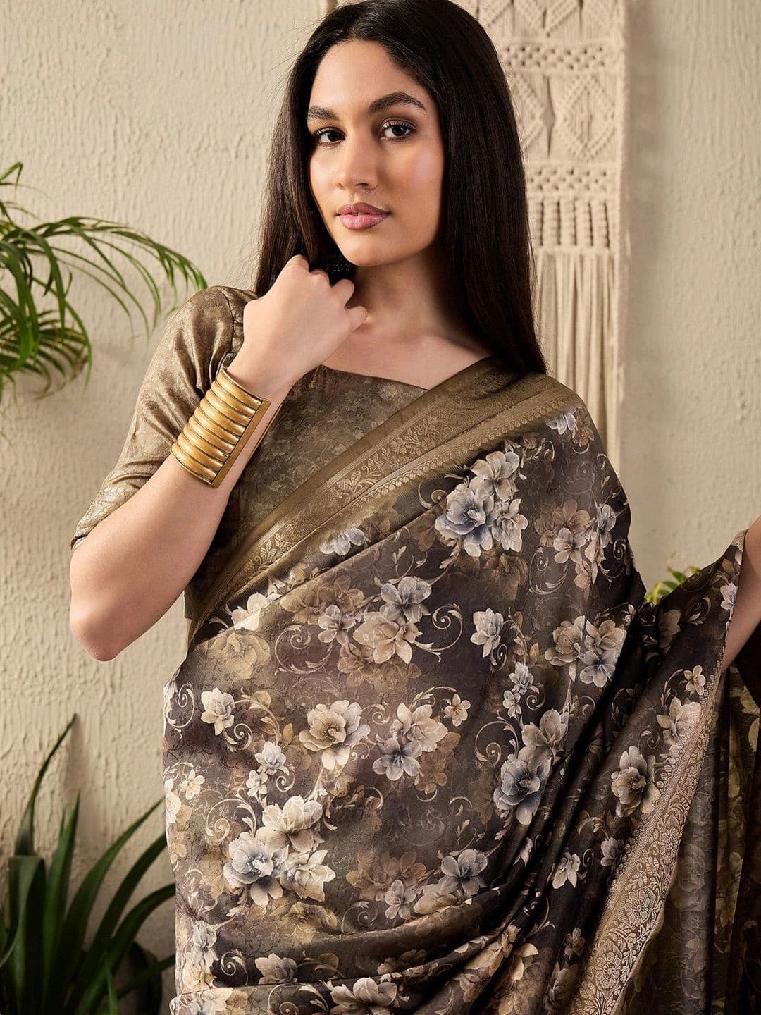 Sangria Floral Zari Silk Blend Designer Sungudi Saree thumbnail 4