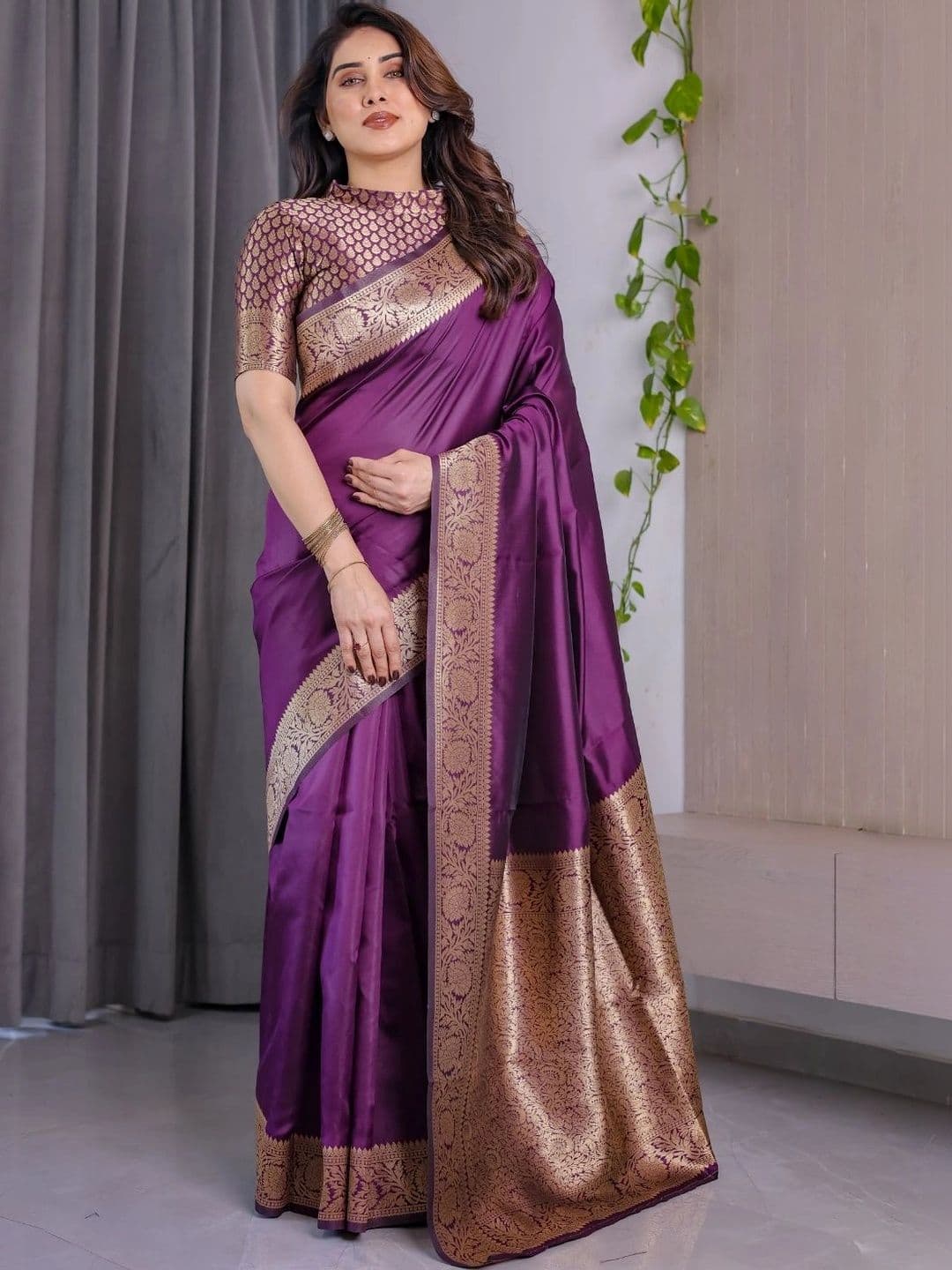 Mitera Woven Design Zari Silk Blend Designer Saree thumbnail 2
