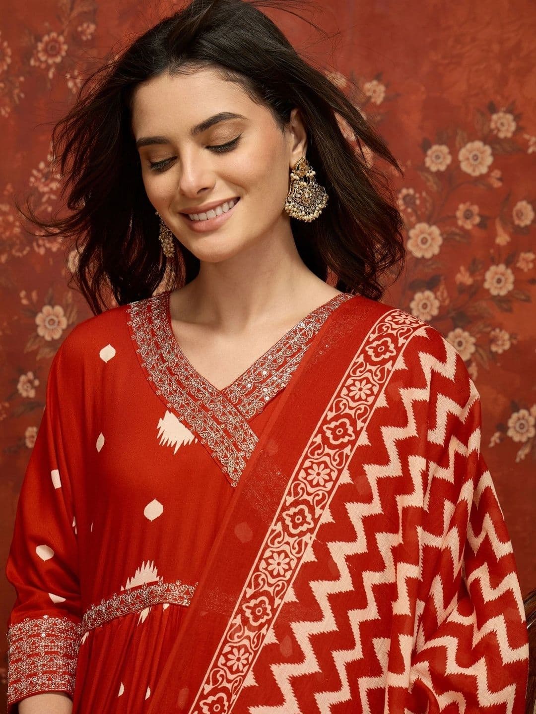 Sangria Women Printed Angrakha Thread Work Kurta with Trousers & With Dupatta thumbnail 3